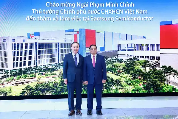 Thủ tướng Phạm Minh Chính tới thăm Tổ hợp bán dẫn của Samsung