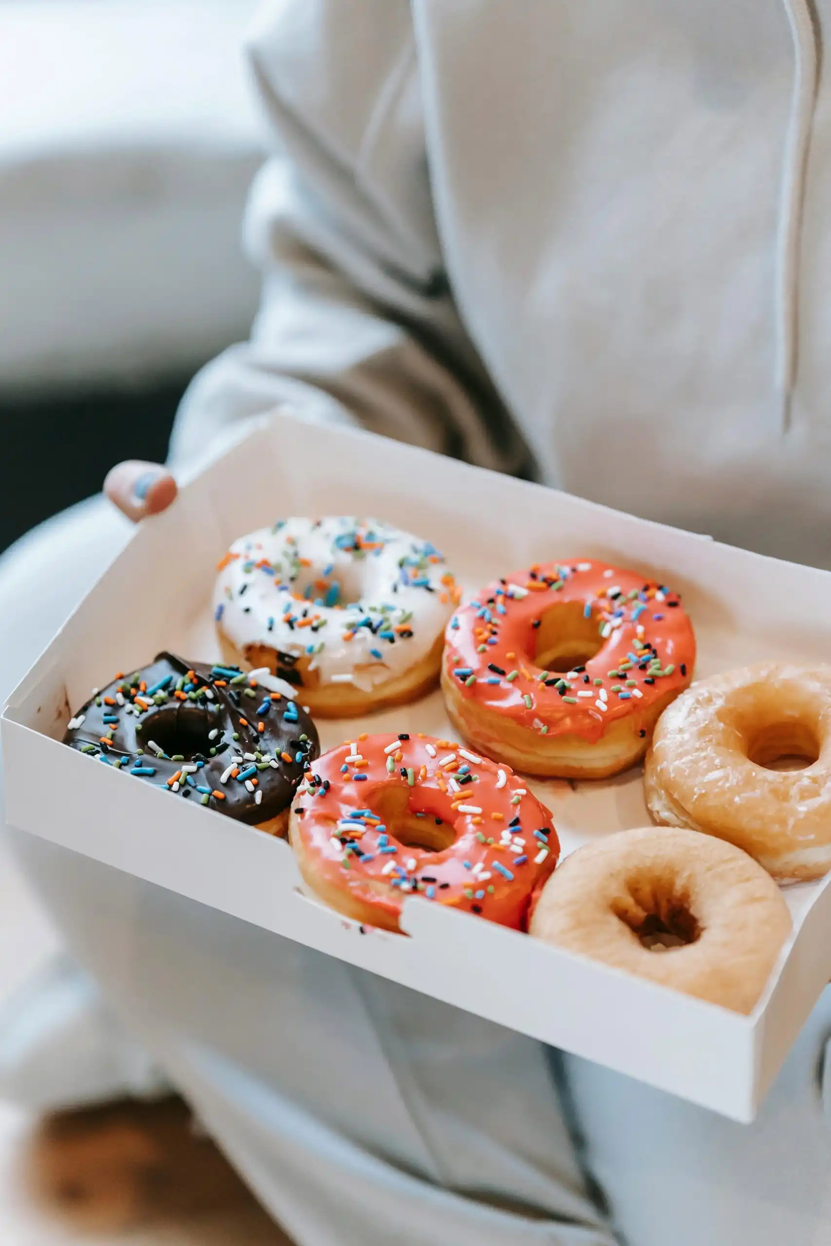 Hộp bánh donut.