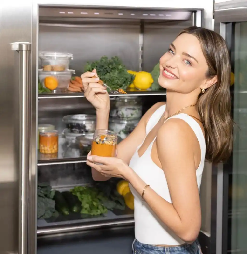 detox bằng sinh tố trái cây của miranda kerr