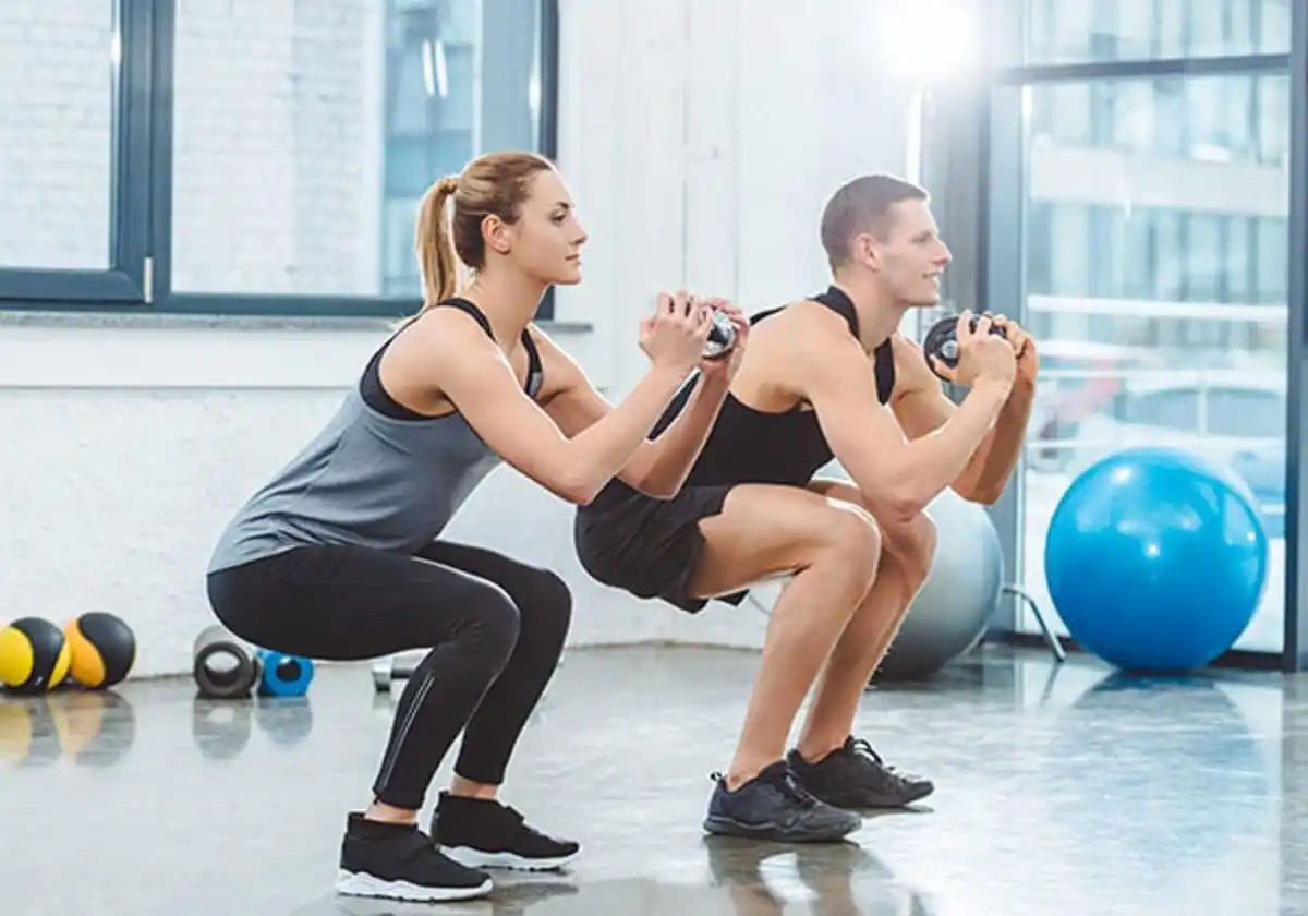 Những bài tập giảm mỡ bụng siêu nhanh cho nam: Bài tập Squat