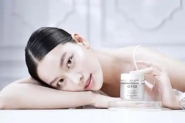 Công nghệ dưỡng trắng đột phá: OHUI Extreme White Cream và Snow Vitamin