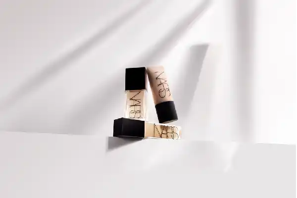 NARS - BÍ MẬT LÀN DA PHẢN CHIẾU ÁNH SÁNG